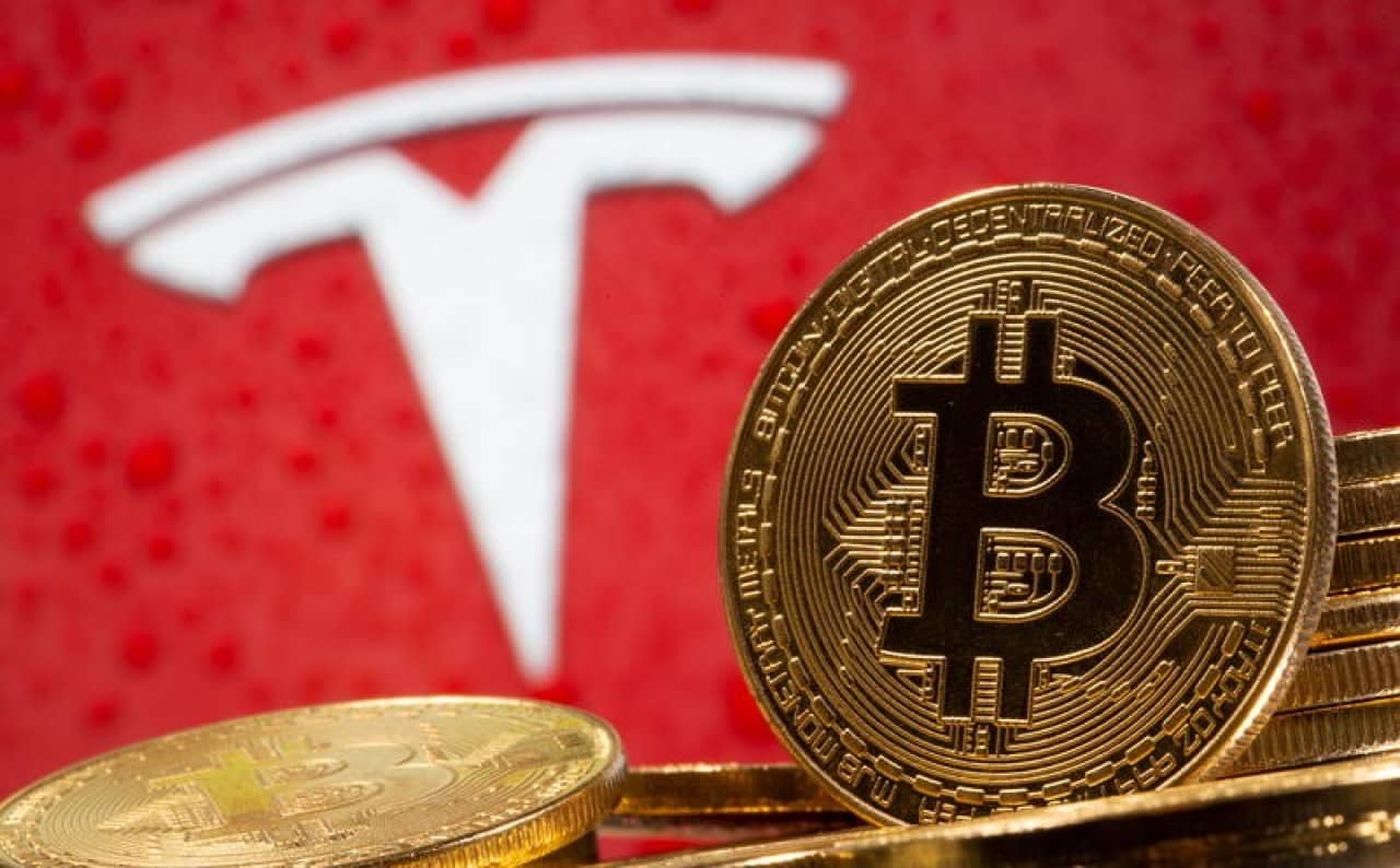 În ce criptomonedă investește Tesla Bitcoin investește prea târziu